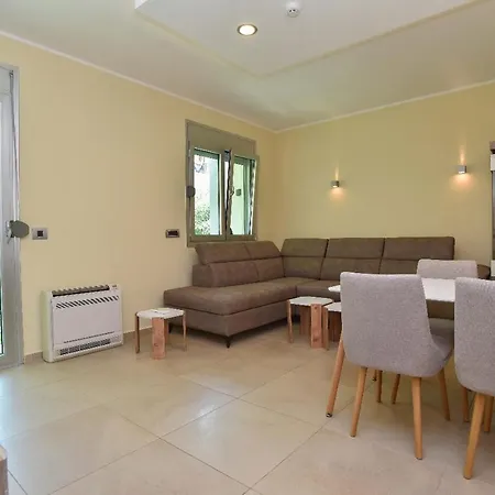 Apartment Omega 4