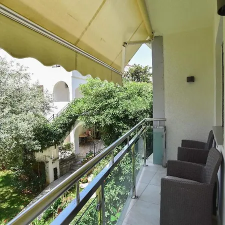 Apartment Omega 4 *